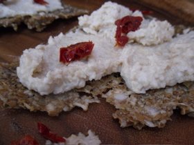 Raw onion bread with cashew cheez